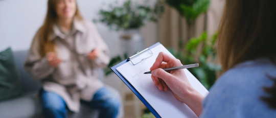 Cómo afecta a los pacientes el intrusismo laboral en la psicoterapia