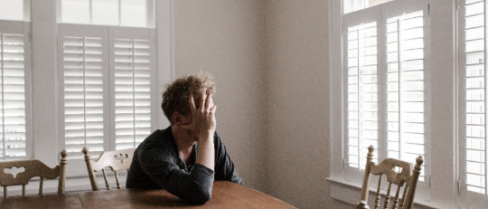 El miedo a no poder escapar: comprendiendo la agorafobia