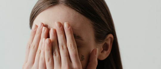 ¿Cuáles son los efectos negativos del miedo a hacer el ridículo?