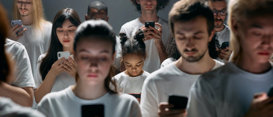 ¿Cómo afecta a las relaciones personales la adicción a las redes sociales?