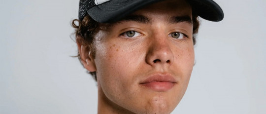 Cómo comprender a mi hijo adolescente mediante la crianza