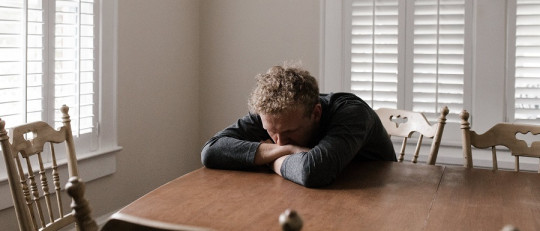 Cómo salir del papel de víctima en las relaciones personales