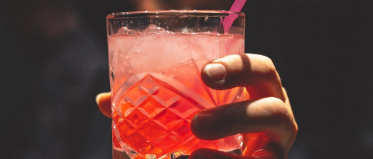 Qué es la drunkorexia y cómo nos afecta psicológicamente