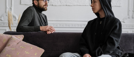 Qué hacer si tu hijo adolescente no quiere ir al instituto