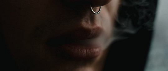 ¿Cuál es la relación entre el trauma y las adicciones?