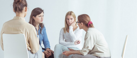 Reunión de mujeres en grupo.