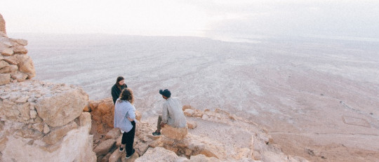 gente hablando desierto