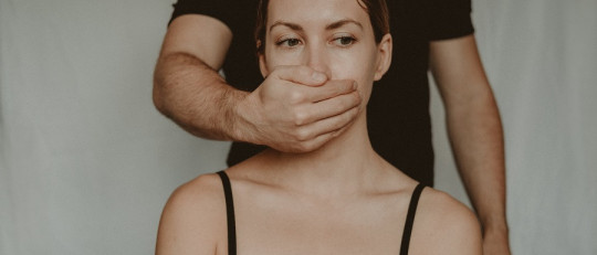 ¿Por qué ocurre la violencia de género en la pareja? 3 teorías sobre ello