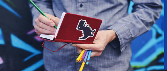 desarrollo personal hombre escribiendo