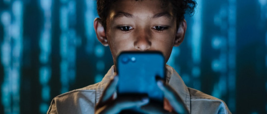 Los beneficios y peligros de las redes sociales en los adolescentes