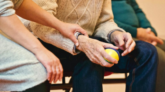 Causas de la fatiga del cuidador en el cuidado de las personas mayores