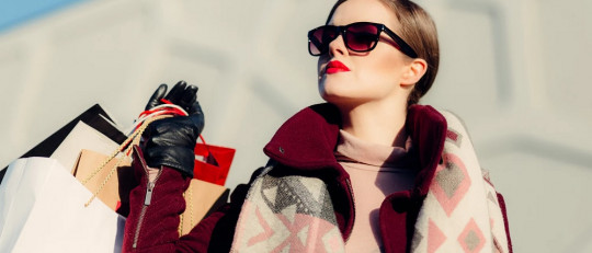 Mujer yendo de compras.