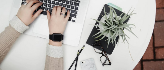 Usuario de ordenador portátil.