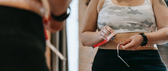 Por qué cuesta tanto perder la grasa abdominal