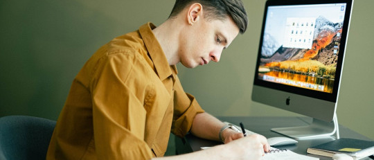 Consejos para mejorar tu perfil profesional durante el verano