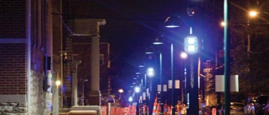 El alumbrado público de color azul disminuiría los crímenes y suicidios