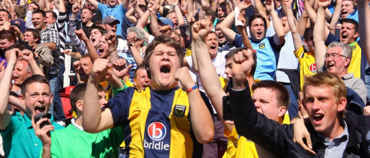 Fans de un equipo de fútbol.