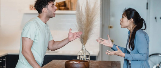 Lo que haces durante la comunicación que te aleja de tu pareja