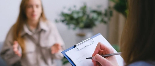 ¿Cómo nos ayuda un psicólogo ante el estrés postraumático?