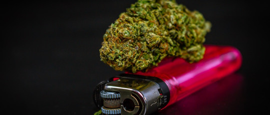 Cómo saber si una persona fuma porros