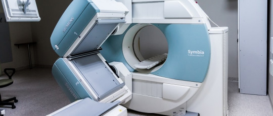 Máquina de resonancia magnética.