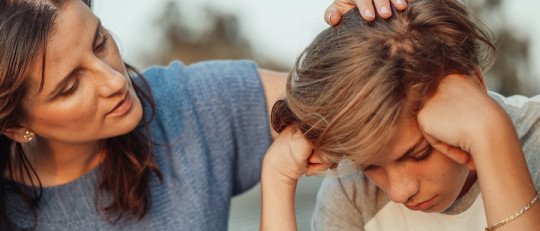 Cómo afrontar la timidez excesiva en los jóvenes: estrategias de crianza