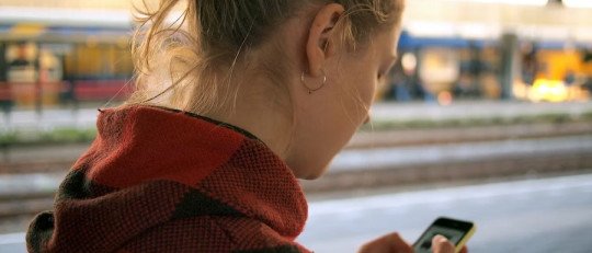 Cómo ayudar a los Jóvenes a detectar Fake News