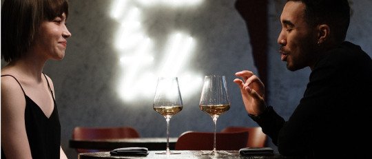 Cómo las relaciones 'casi-algo' te anclan en el arrepentimiento