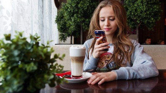 Trucos que las Redes Sociales usan para secuestrar tu atención durante horas
