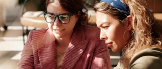 ¿Por qué unas personas son extrovertidas y otras introvertidas?