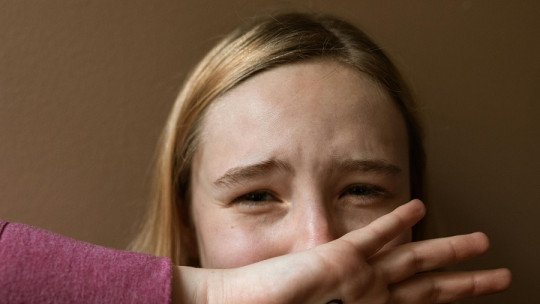 Los abusos sexuales en la adolescencia contra las mujeres