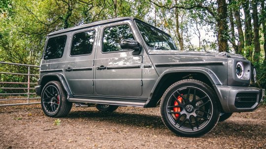 Los efectos psicológicos de conducir un coche grande