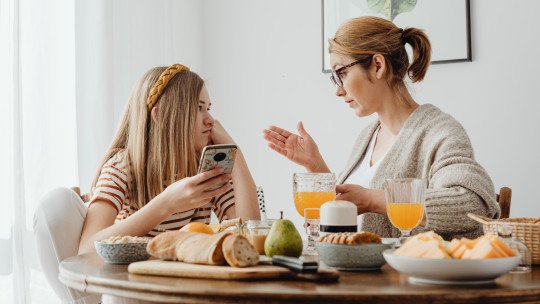 Por qué es complicado llevarse bien con hijo adolescente