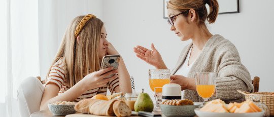 Por qué es complicado llevarse bien con hijo adolescente