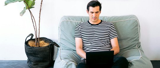 Por qué buena parte de quienes difunden teorías conspirativas no creen en ellas