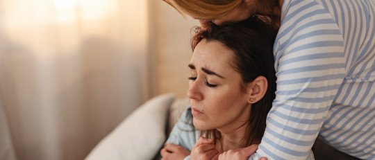 Cómo se relaciona dependencia emocional con sintomatología ansiosa depresiva