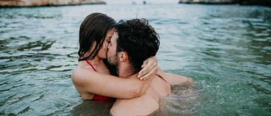 Pareja terreno sobrecargado expectativas