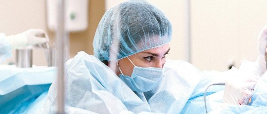 Ansiedad y Estrés en el Quirófano: el Desafío Emocional de los Neurocirujanos