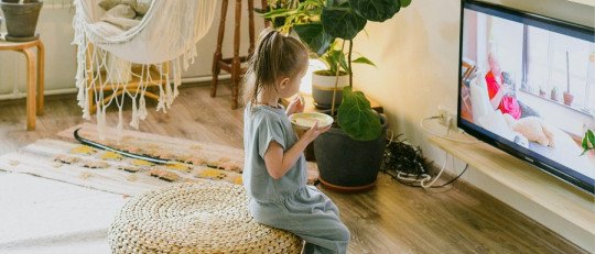 ¿Por qué los preescolares que ven más la televisión duermen peor?