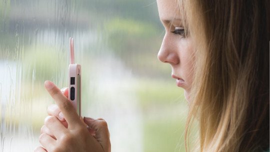 ¿Qué pasa si le doy un teléfono a mi hija?