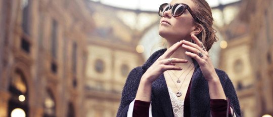 Por qué la gente que cree ser más Atractiva suele ser más Materialista