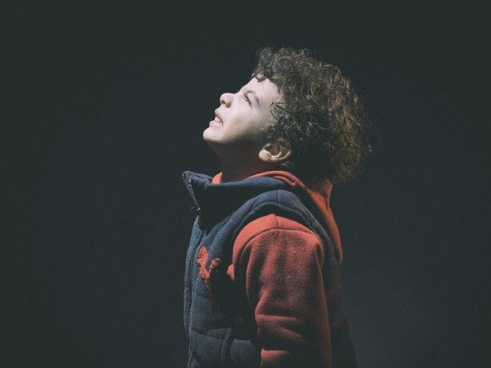 Los peligros de la Crianza 'Tercerizada': ¿quién está criando realmente a nuestros hijos?