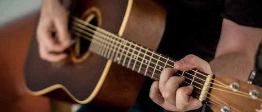 Por qué las personas con TDAH podrían beneficiarse de aprender a tocar un instrumento