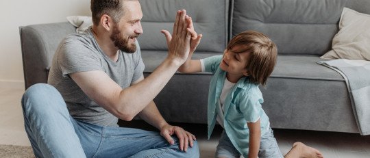 Cómo implicación padres cambia desarrollo emocional infantil