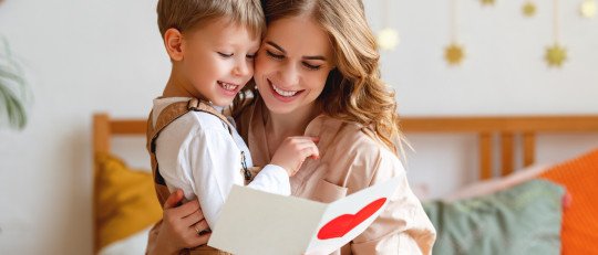 Elogiar a nuestros hijos los vuelve dependientes