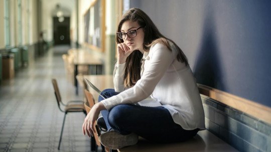 Un estudio de Harvard muestra por qué los jóvenes están batiendo records de infelicidad