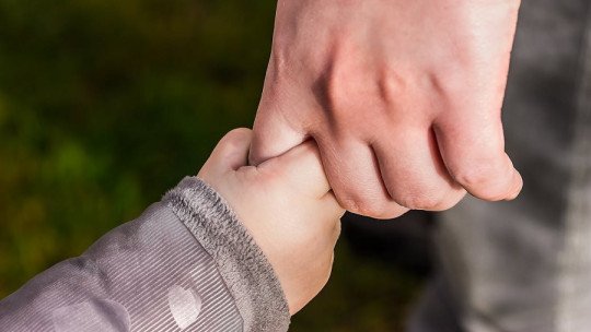 ¿Por qué reacciono así con mi hijo? La proyección en la crianza
