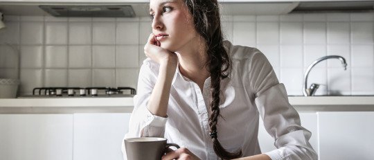 El coste emocional de vivir para complacer