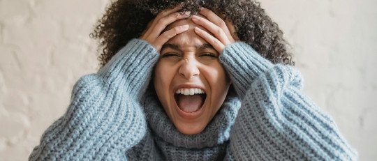 ¿Por qué gritamos cuando no nos escucharon de niños? La raíz de la desconexión en la infancia