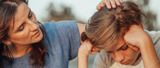 ¿Cómo puedo saber si mi hijo me manipula?